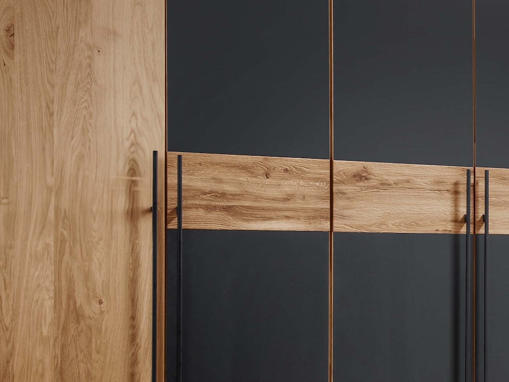 Buikband van geschaafd hout met fascinerende hoog-laag structuur