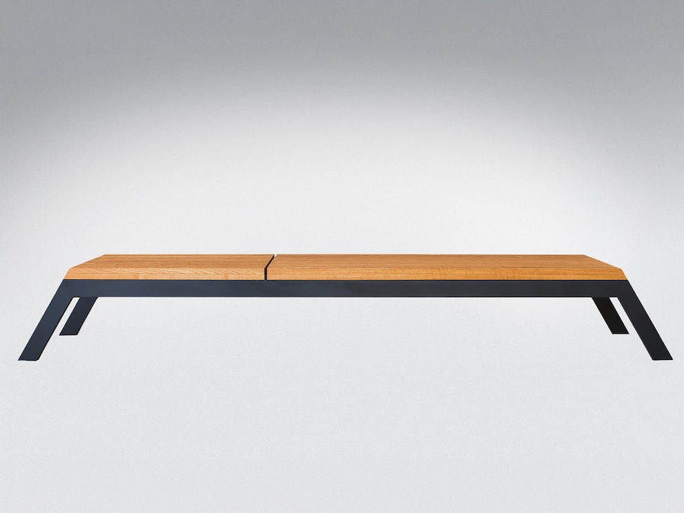 Un design extravagant fait de cette chaise longue élancée un véritable accroche-regard