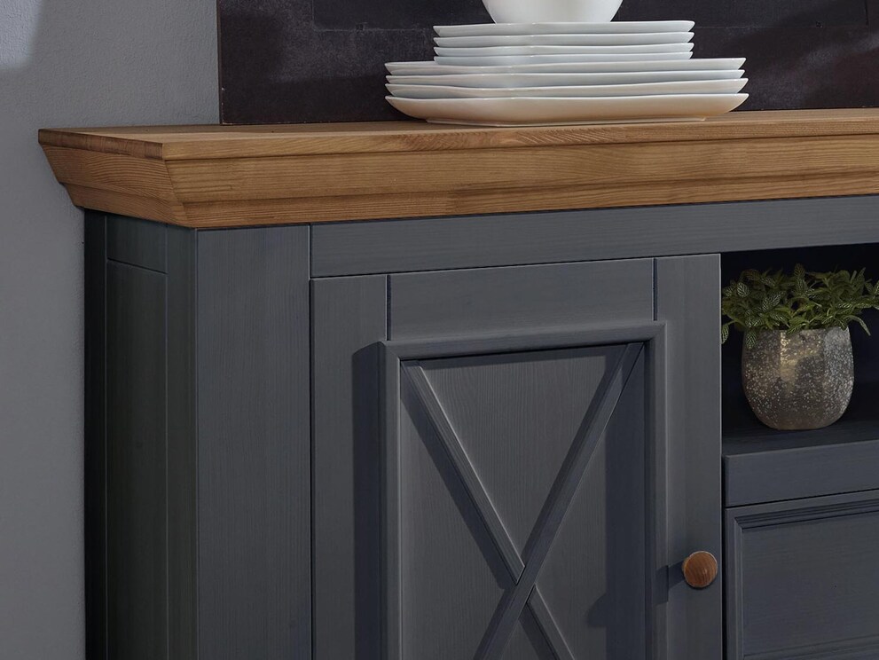 La couronne couleur chêne forme également un contraste élégant avec l'anthracite moderne