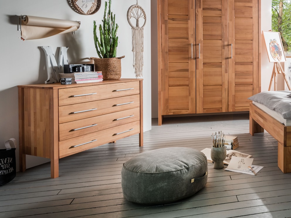 Commode « Calo » en cœur de hêtre massif au design intemporel assure un grand espace de rangement