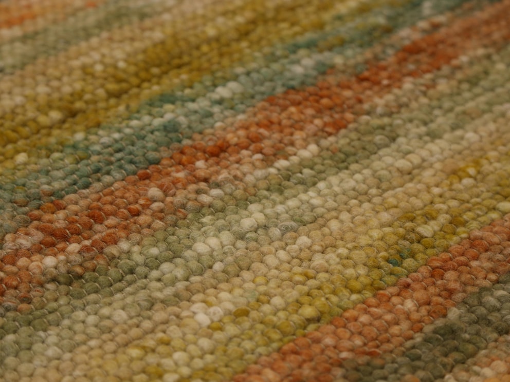 Superbe tapis en laine vierge tissé à la main avec une chaîne clairement visible