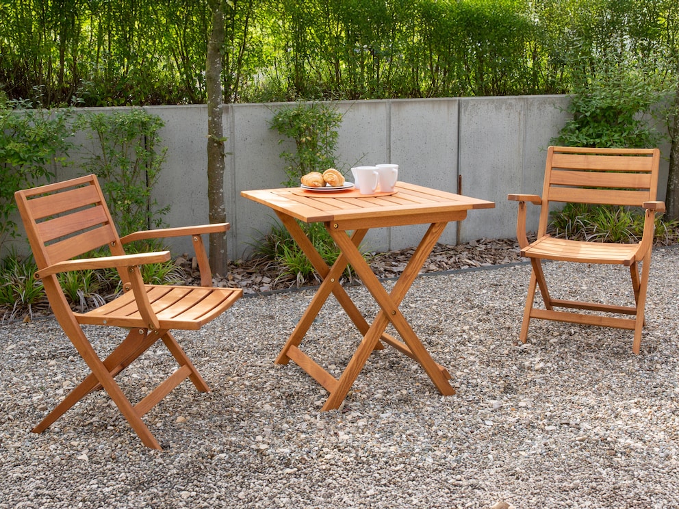 Avec la chaise pliante « Estiva », votre place préférée dans le jardin sera parfaite