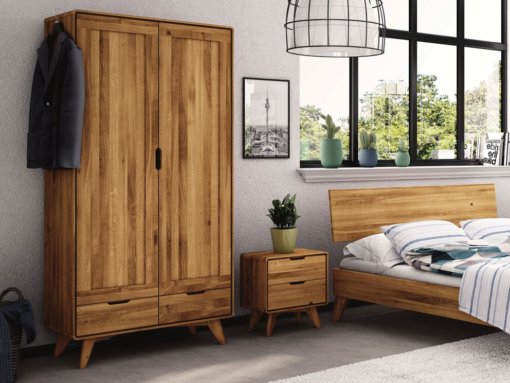 Garderobekast van wilde eik in Scandinavisch design