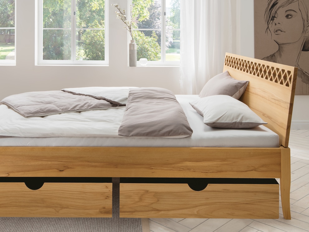 Voor beddengoed en extra dekens - bedlade Ravenna - hier gemaakt van kernhout beuken