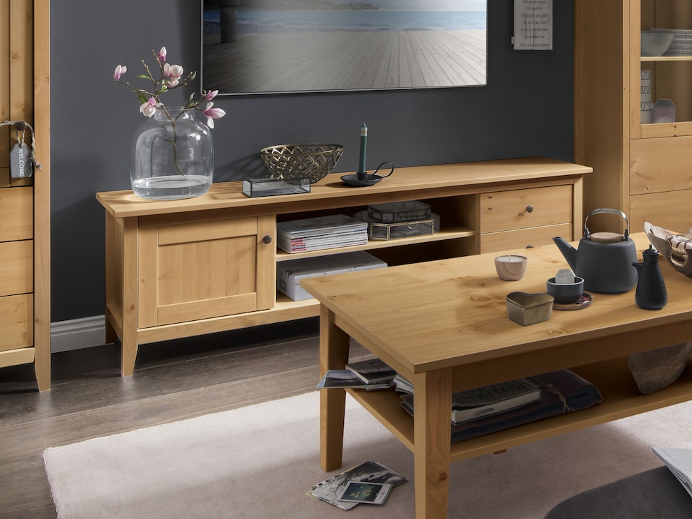 Le lowboard « Tusa » convainc par sa forme moderne et son grand espace de rangement