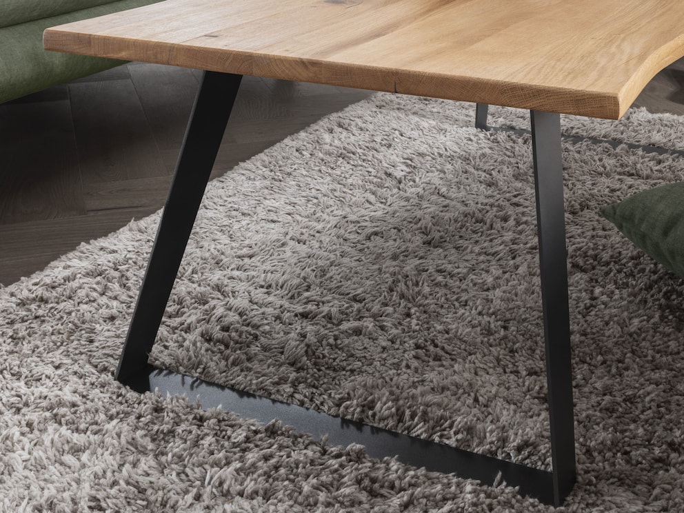 les patins métalliques inclinés sont légèrement orientés vers l'extérieur