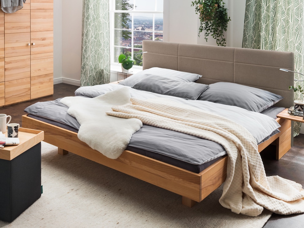 La peau d'agneau est aussi un compagnon douillet sur le lit des grands