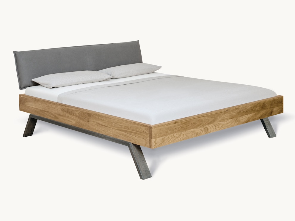 Neras bed in wild eiken met stoffen hoofdeinde in antraciet