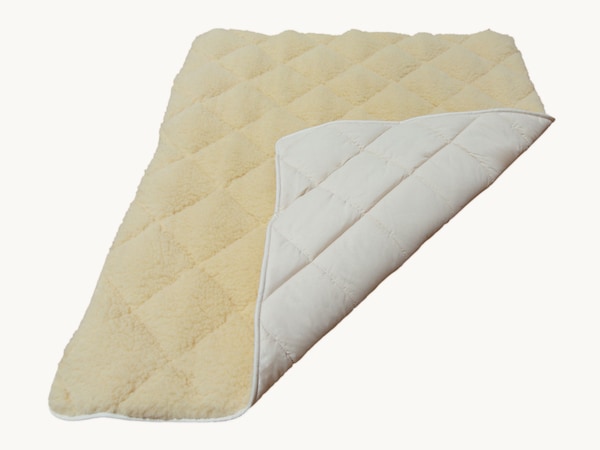 Scheerwollen doorgestikte kattendeken "Vellon"
