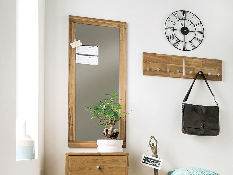 Perfect voor uw entree, hier met garderobe en ladekast Tenero