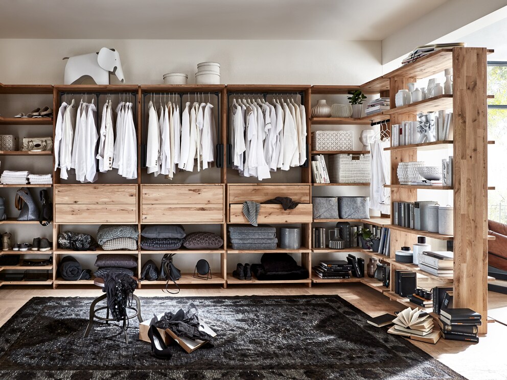 Système de penderies « Vestido » - ici en chêne sauvage bianco - pour encore plus d'ordre dans votre dressing