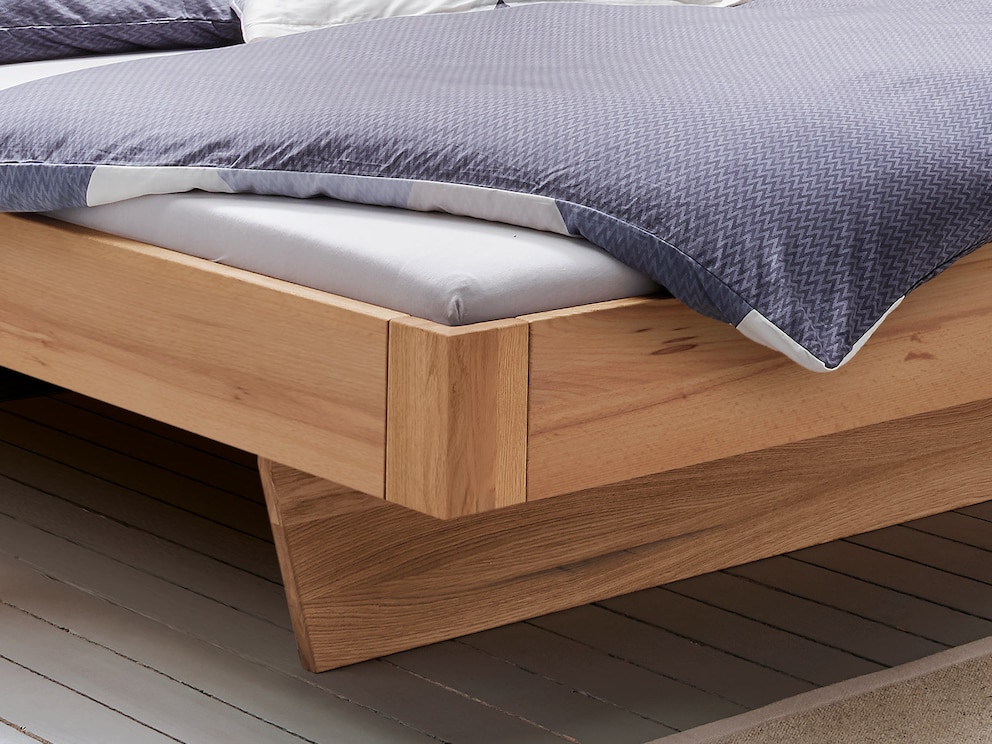 Hier het bed frame met echte hoeken voor een moderne kubieke algemene uitstraling