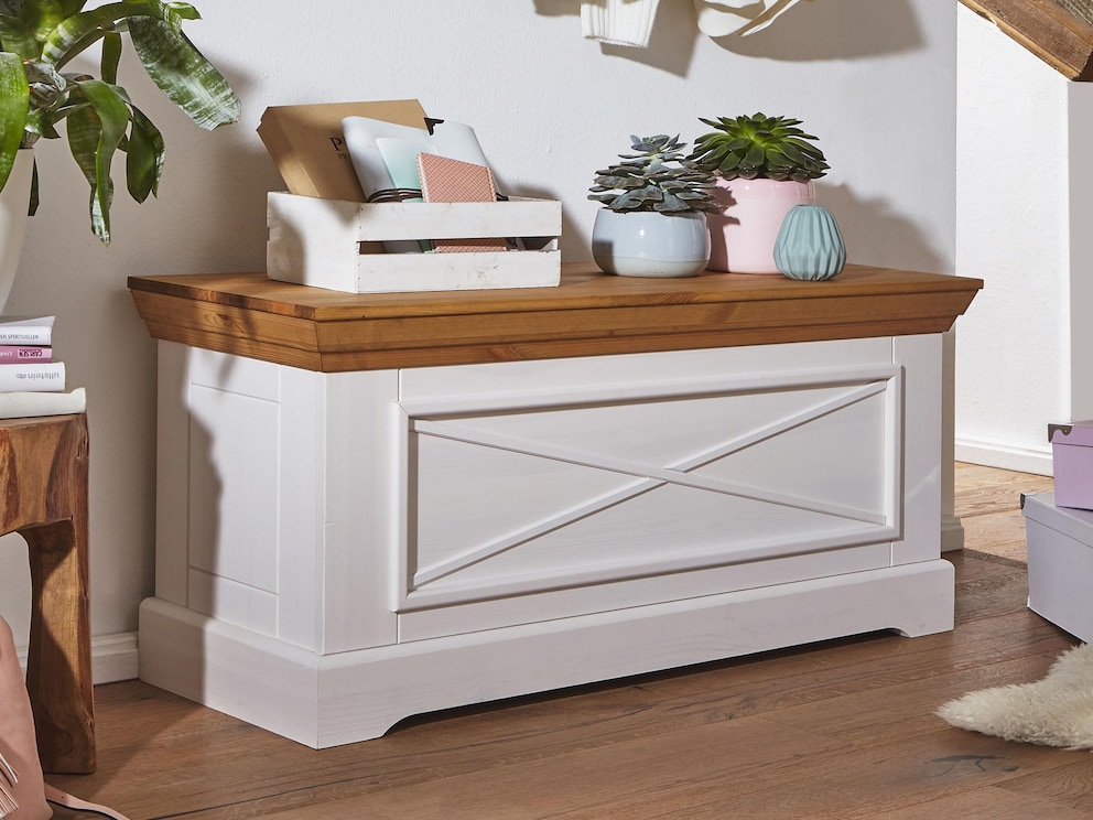 Praktische Deckeltruhe im romantischen Landhausstil