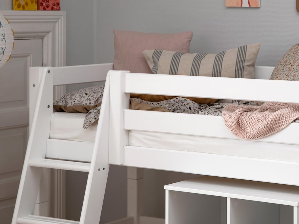 Mit der abgeschrägten Treppe ist der Einstieg auch für die Kleinsten ein Kinderspiel