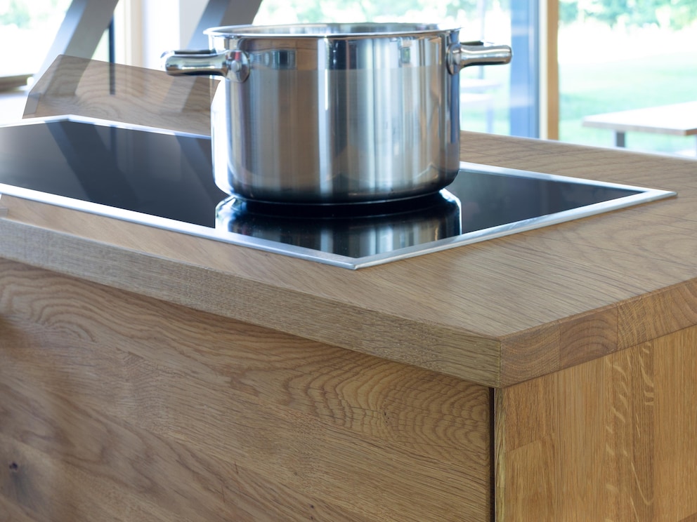 Plan de travail pratique pour la cuisine « Culinara » en panneaux de 30 mm d'épaisseur