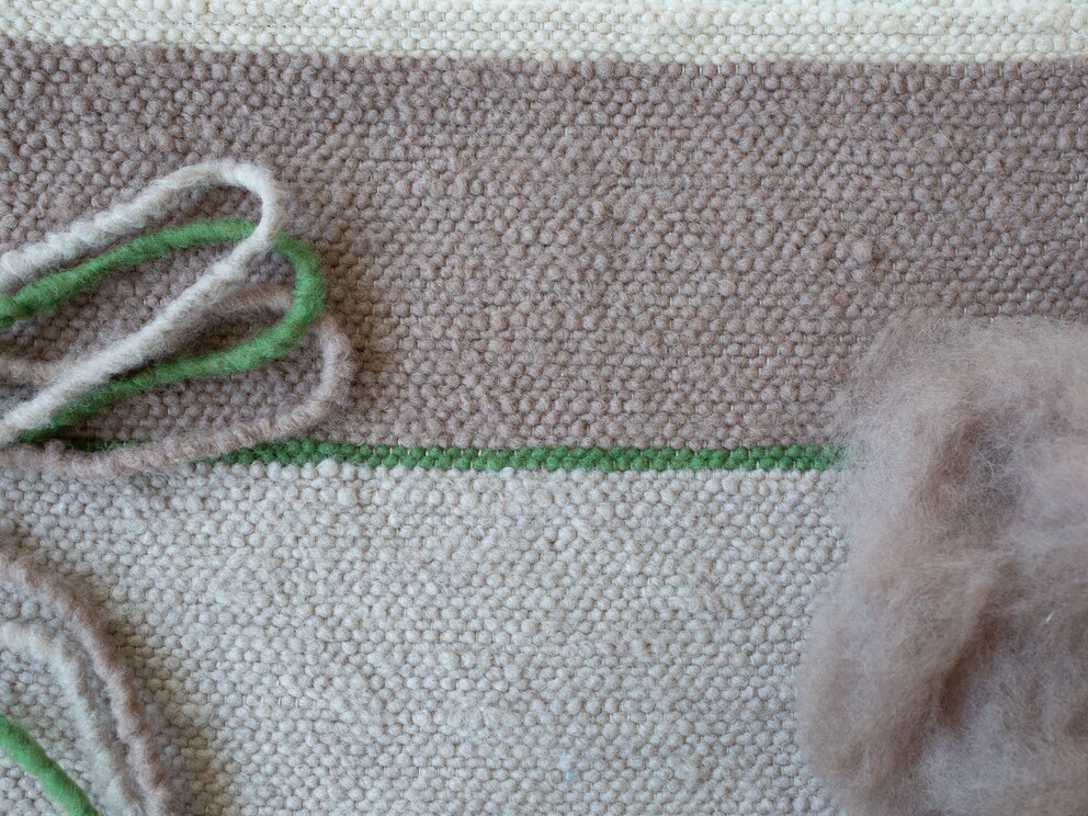 Laine vierge douillette et soigneusement foulée, pour un tapis durable qui séduit au quotidien