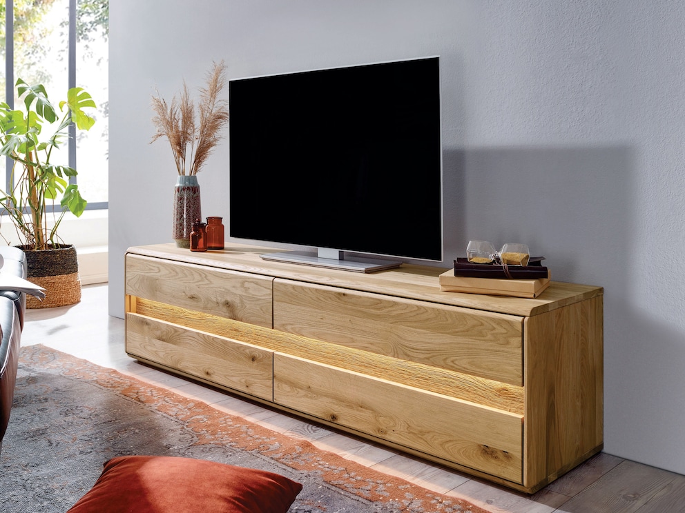 Mit Beleuchtung wird die Holz-Applikation noch attraktiver präsentiert