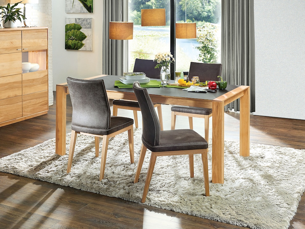 Moderner Materialmix: Tisch Alivio in Kernbuche mit kälte- und hitzebeständiger Keramikplatte