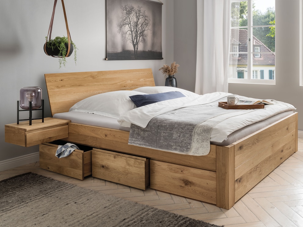 Lit à tiroir « Svariata » (tiroir 04) en chêne sauvage avec pieds de lit carrés et tête de lit d'un seul tenant