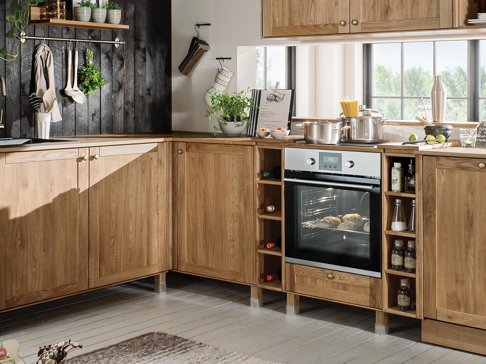 Hoekonderkast met deur rechts en filigraan metalen knopgrepen in een trendy used look
