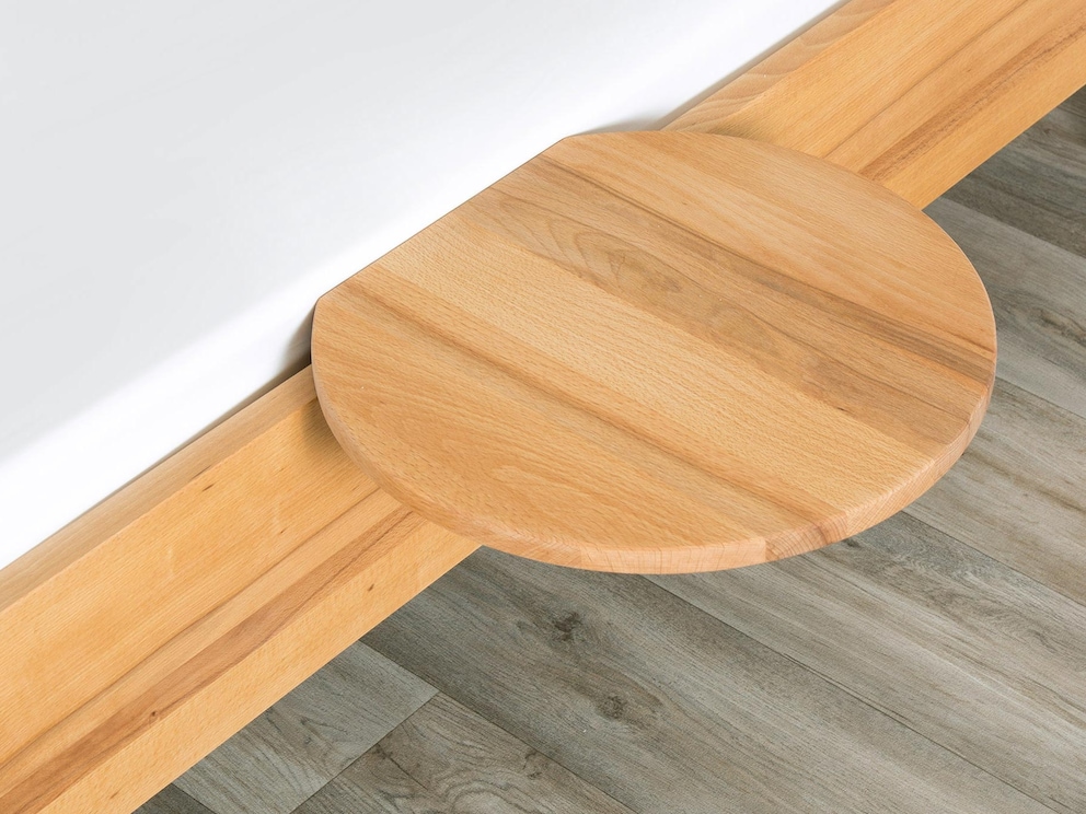 Ook dit nachtkastje slaat een goed figuur in levendig kernbeuken