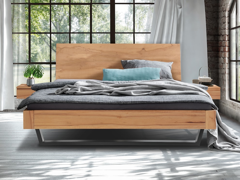 Lit suspendu « Svariata-Acero » en cœur de hêtre avec cadre de lit carré et tête de lit d'un seul tenant