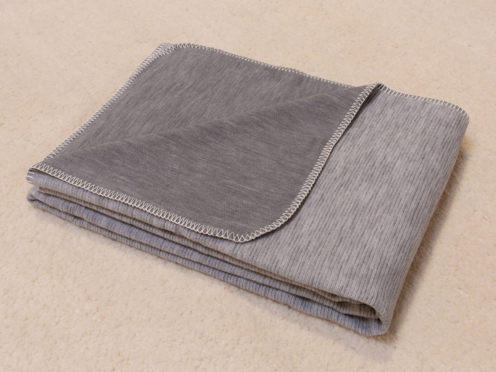 La couleur grise transforme un environnement coloré et disparate en un havre de paix