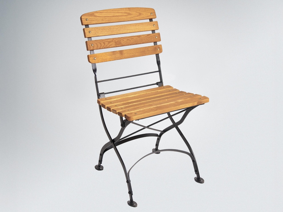 Particulièrement maniable et mobile : la chaise de jardin sans accoudoirs