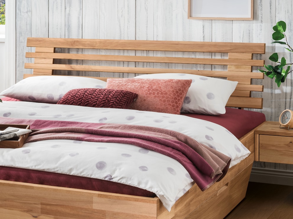 Hier Vivaro zwevend bed met lattenbodem en gemaakt van elegant generfd kernbeukenhout
