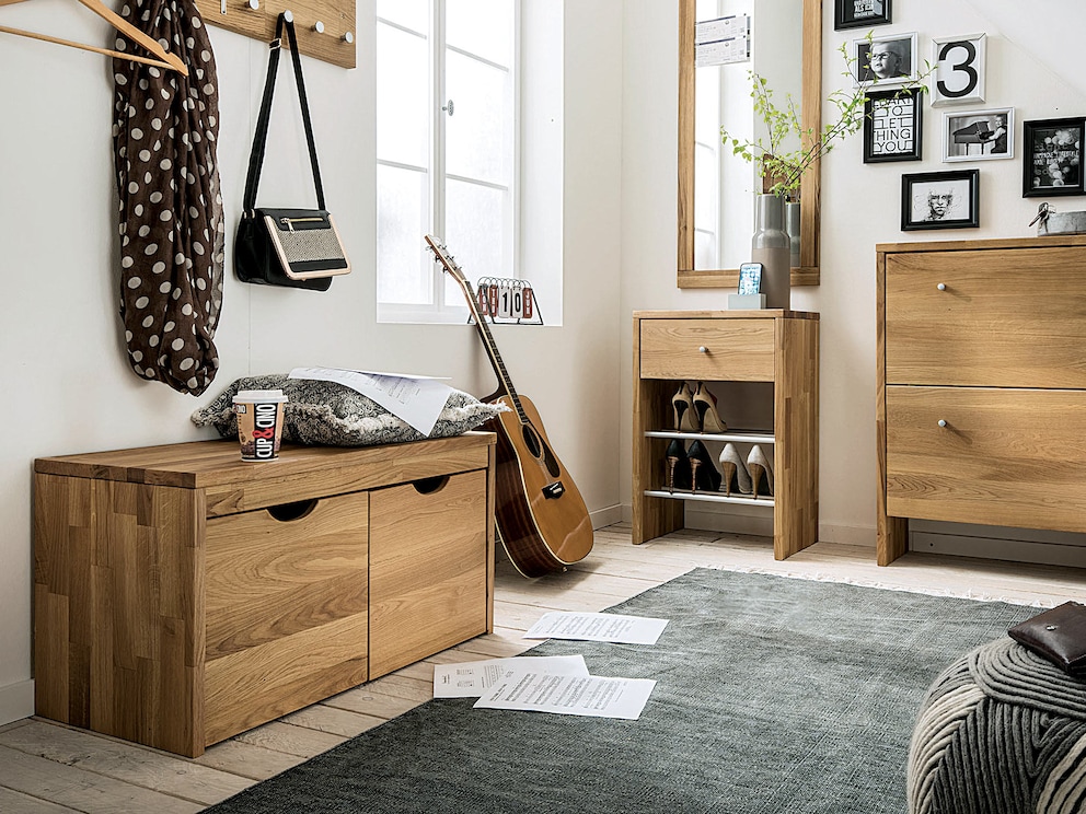 Comfortabel, decoratief en praktisch: bank Tenero in massief wild eikenhout