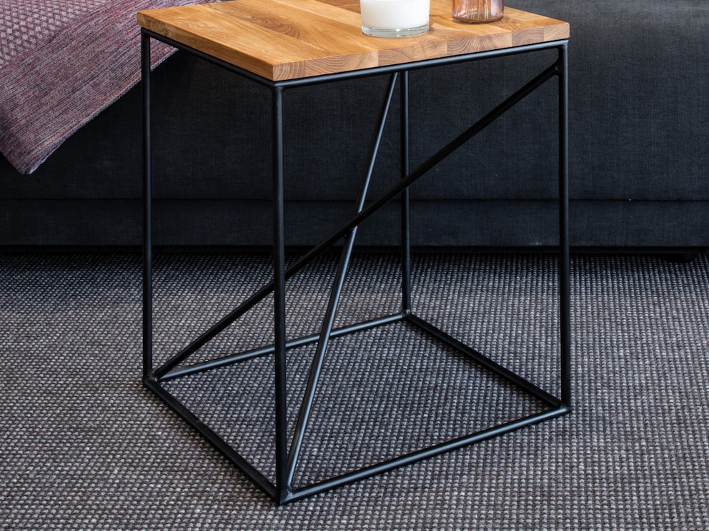 De gepoedercoate ronde palen met dwarsstangen geven een bijzondere uitstraling