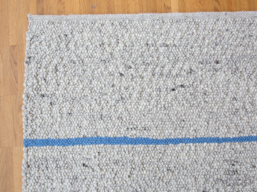 Tapis gris chiné avec effets de couleur marqués