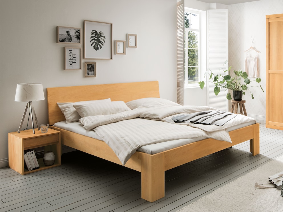 Lit « Cubus » en hêtre avec tête de lit d'un seul tenant
