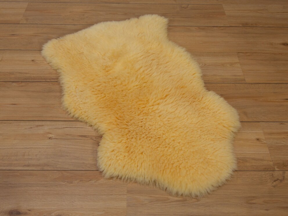 Peau de mouton à poils longs douce et laineuse de forme animale - naturelle, non coupée