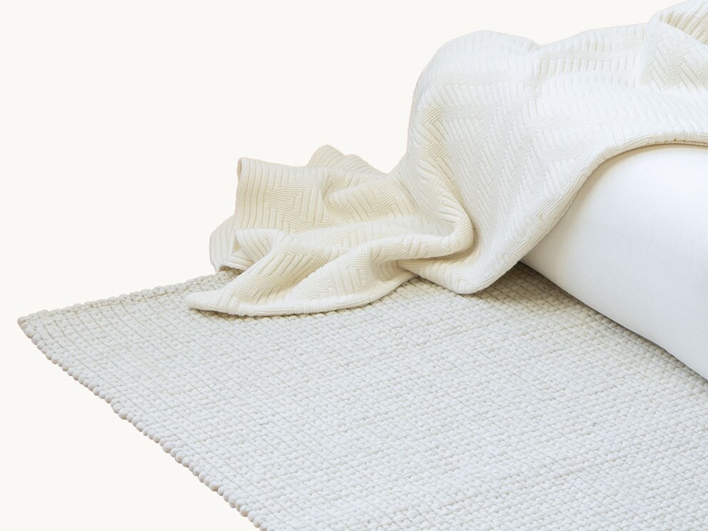 Handgeweven vloerkleed Crusado van scheerwol met een unieke weefstructuur, hier in beige