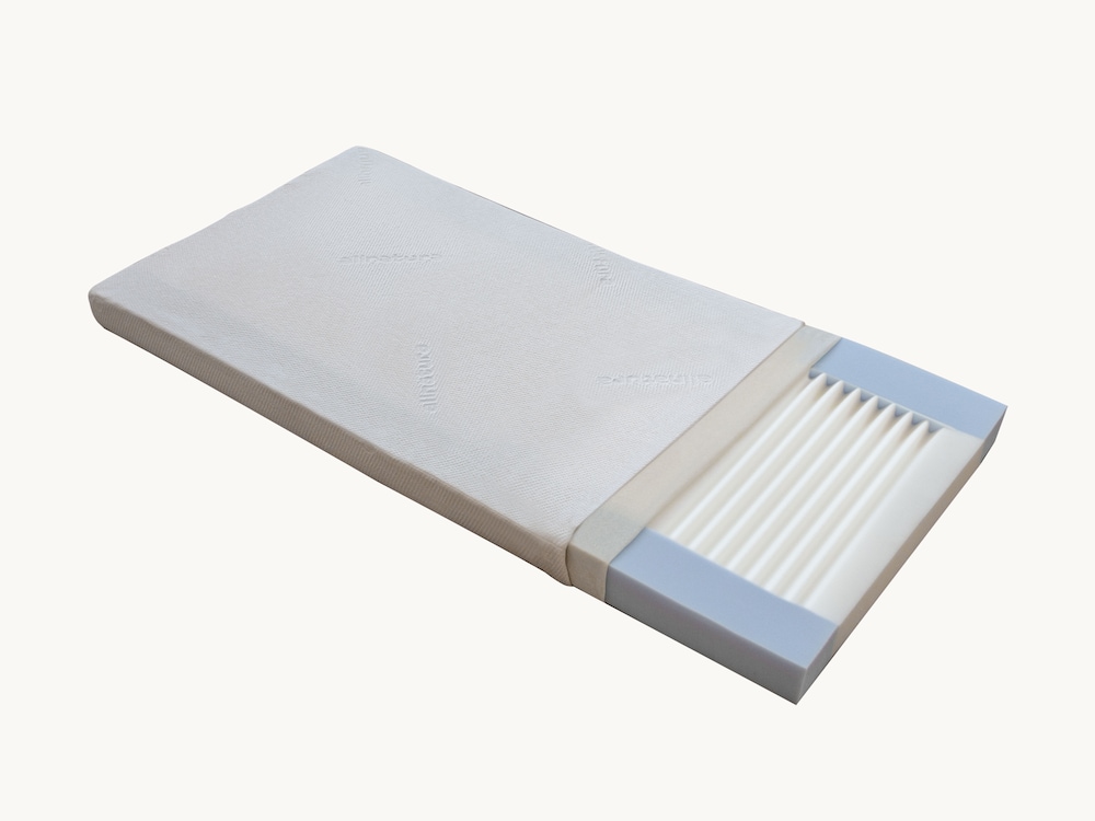 Matelas pour enfants « Dormisana » : surface structurée pour une respiration libre, bords de marche stables