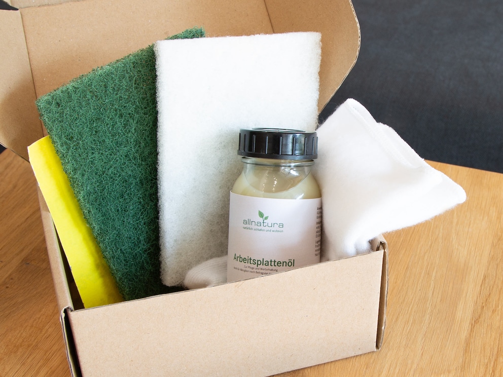 Onze set bevat: Werkbladolie, schuurpads, schuurpapier, katoenen doek en onderhoudsinstructies