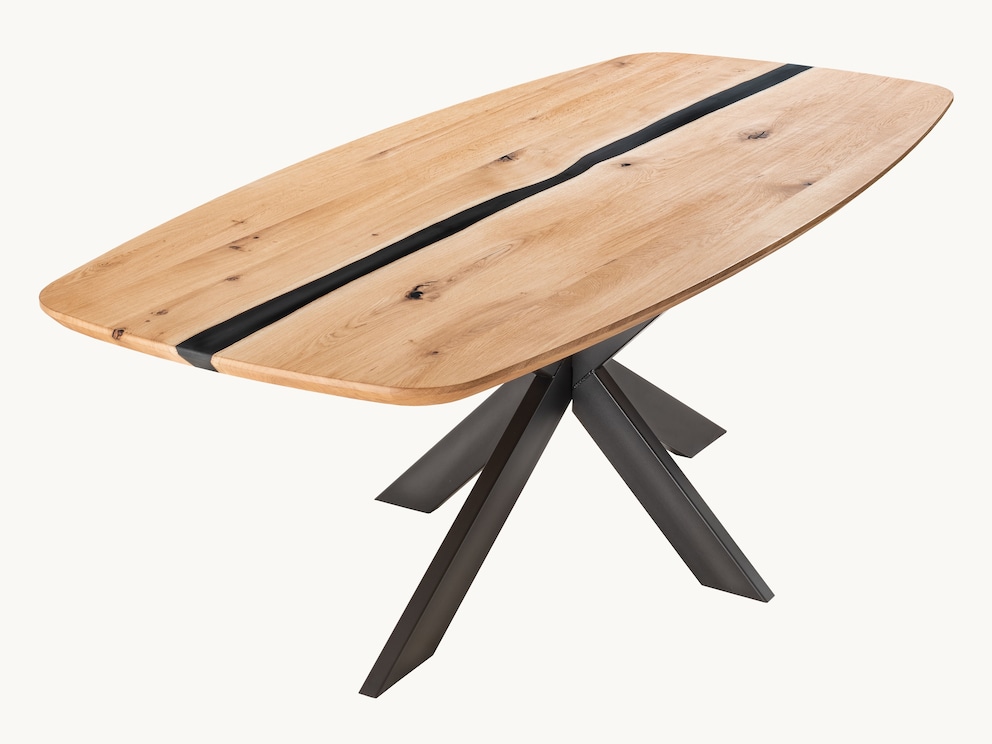 Het moderne Spider onderstel laat veel ruimte over voor stoelen en benen