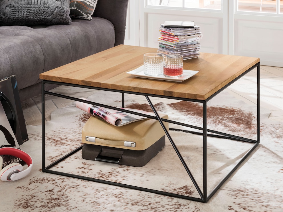 Table basse « Ferro » - une combinaison spectaculaire de modernité et de naturel, ici en chêne sauvage