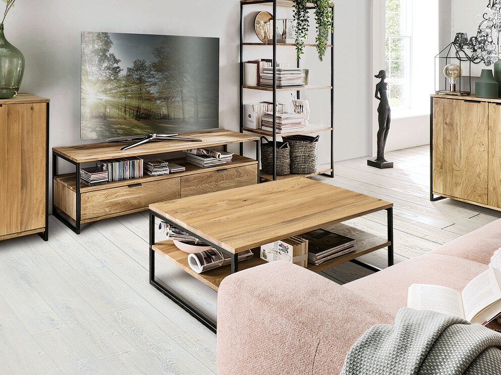 Table basse riche en contrastes, qui ne ravira pas seulement les amateurs de style industriel moderne