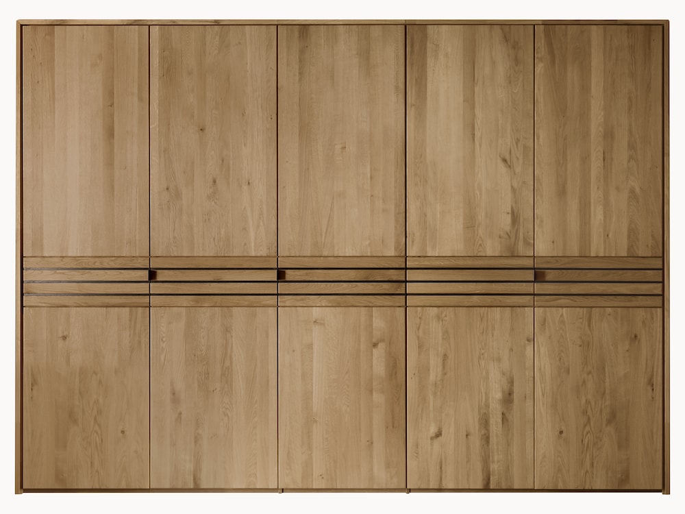 Moderne garderobekast van fijn wild eikenhout met trendy offsets in donkergrijs