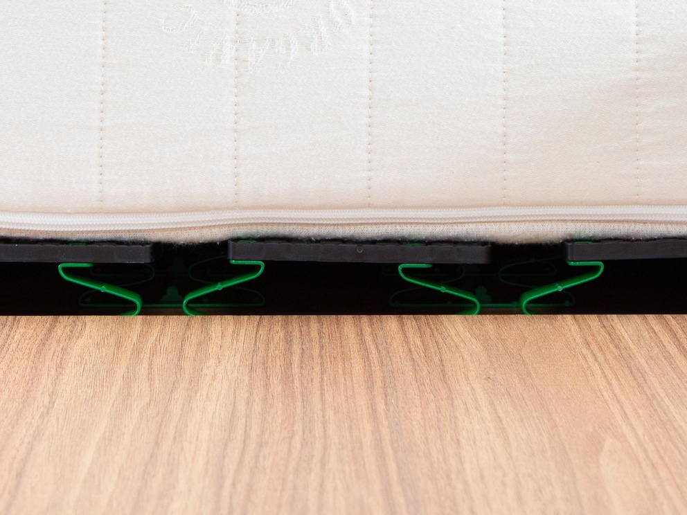 Das innovative Lattenrost-System sorgt auch für eine opimale Belüftung Ihrer Matratze