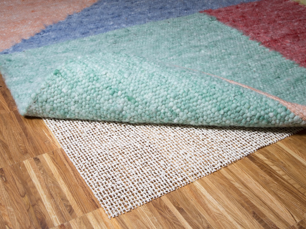 Sous-tapis antidérapant pratique qui empêche efficacement le glissement du tapis