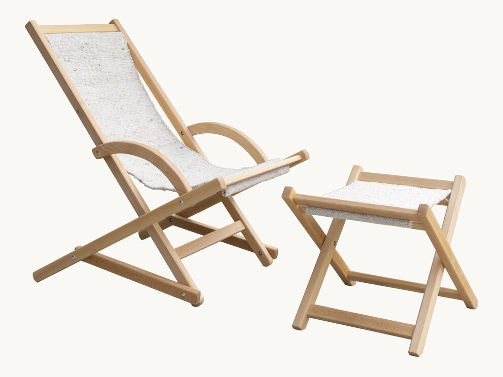 Schaukelliegestuhl und Hocker Vago mit praktischem Buchengestell in Farbstellung beige