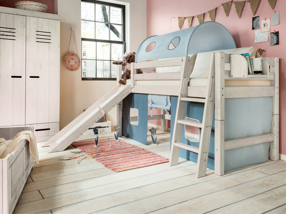 Le mini lit mezzanine avec escalier incliné et toboggan permet de s'amuser beaucoup