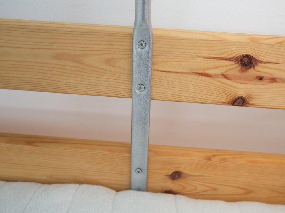 Gestänge zur Verschraubung am Bettrahmen - Befestigungs-Material wird mitgeliefert