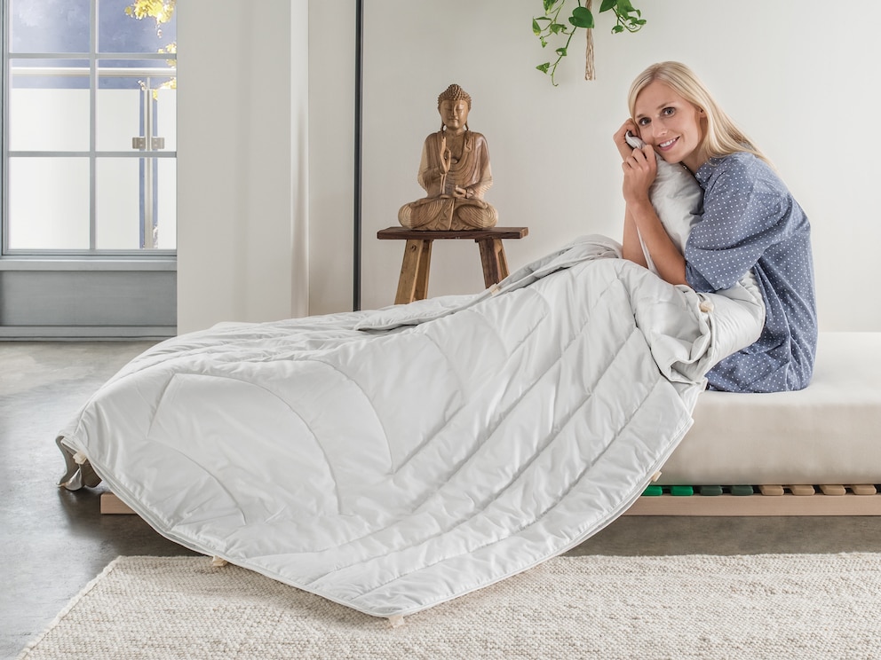 Une ingénieuse couette 4 saisons thermorégulatrice – idéale pour les personnes qui ont rapidement trop chaud