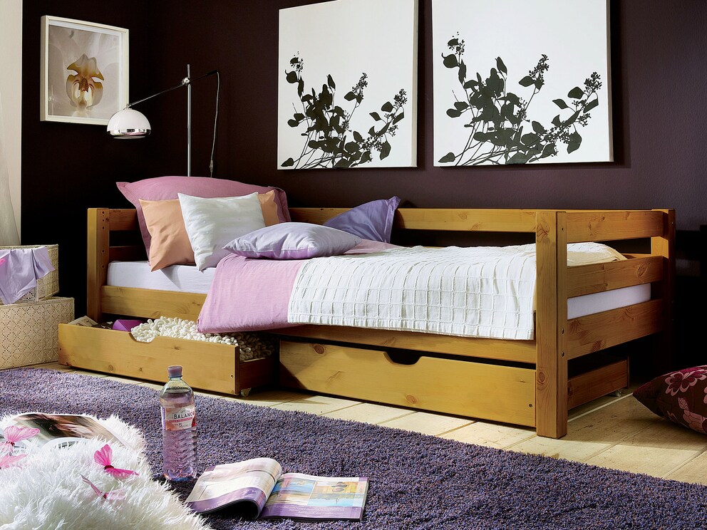 Le tiroir Kiddy variante 01 offre un espace de rangement précieux - ici en pin lessivé/huilé