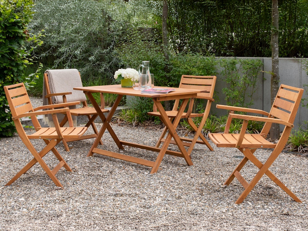 Chaise pliante pratique avec accoudoirs en bois massif noble