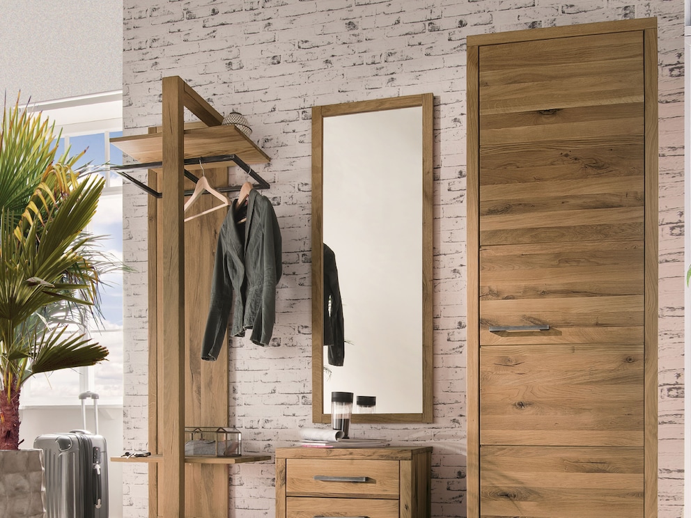 De spiegel Locana past perfect bij het gelijknamige halmeubel - hier variant 02